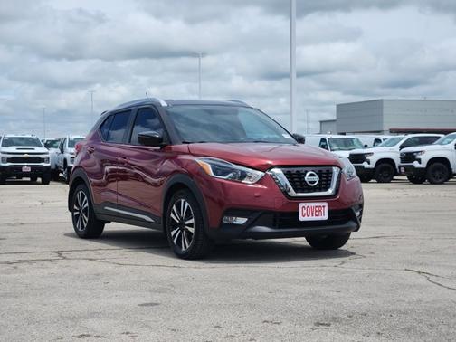 Cayenne Red/Super Black 2018 Nissan Kicks SR