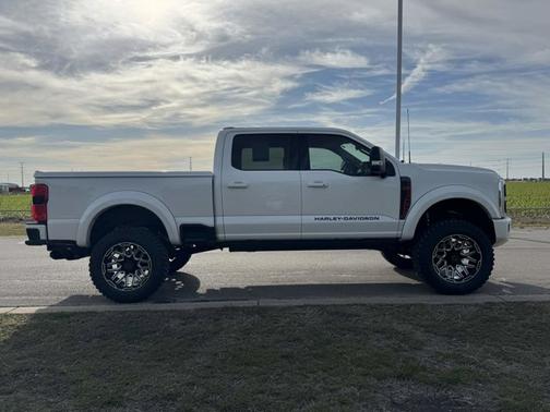 Star White Metallic Tri-Coat 2026 Ford F-250 Harley Davidson
