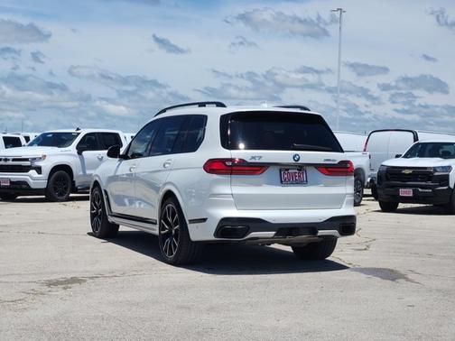 Mineral White Metallic 2022 BMW X7 xDrive40i