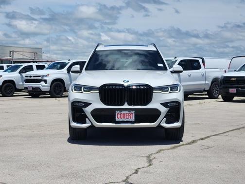 Mineral White Metallic 2022 BMW X7 xDrive40i
