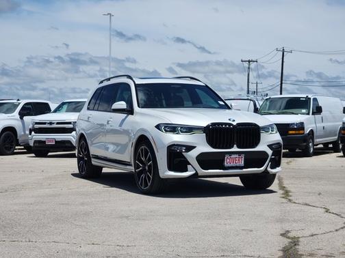 Mineral White Metallic 2022 BMW X7 xDrive40i