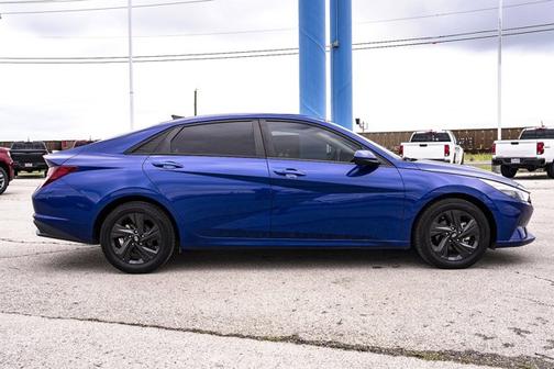 2021 Hyundai ELANTRA SEL