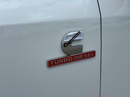 Bright White Clearcoat 2024 RAM 2500 Laramie