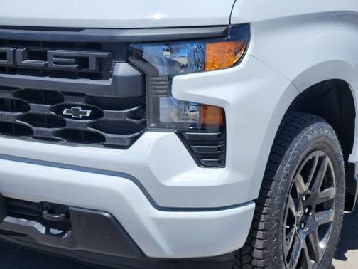 Summit White 2026 Chevrolet Silverado 1500 Custom