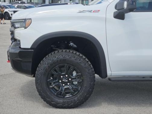 Summit White 2026 Chevrolet Silverado 1500 ZR2