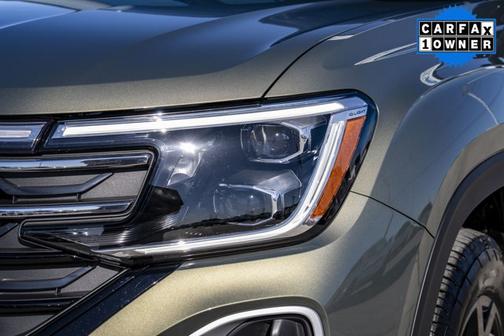 2024 Volkswagen Atlas 2.0T Peak Edition SEL