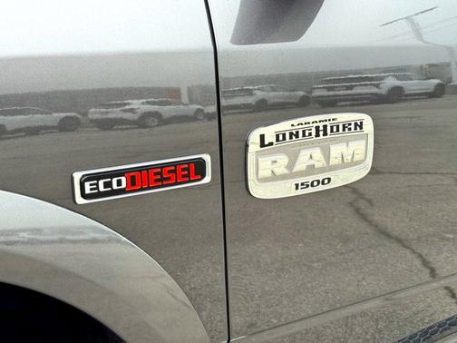 Granite Crystal Metallic Clearcoat 2017 RAM 1500 Laramie Longhorn