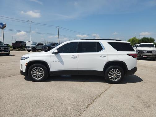 Summit White 2022 Chevrolet Traverse LT Cloth