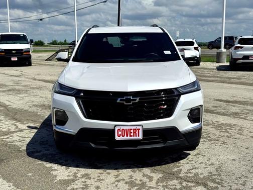 Iridescent Pearl Tricoat 2022 Chevrolet Traverse RS