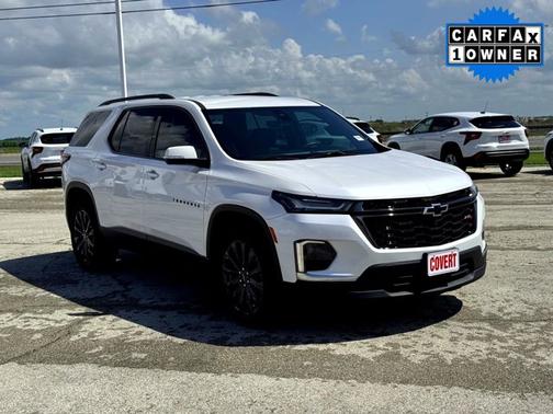 Iridescent Pearl Tricoat 2022 Chevrolet Traverse RS