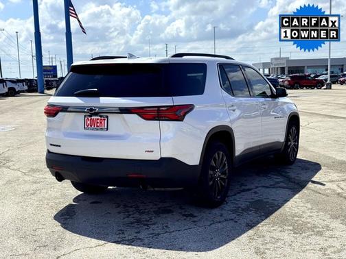 Iridescent Pearl Tricoat 2022 Chevrolet Traverse RS