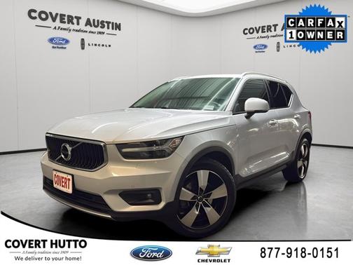 2022 Volvo XC40 Momentum