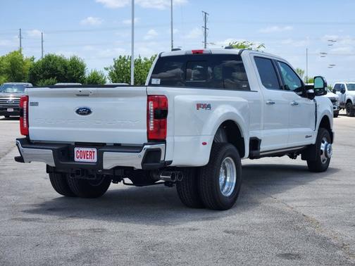 Star White Metallic Tri-Coat 2026 Ford F-350 LARIAT