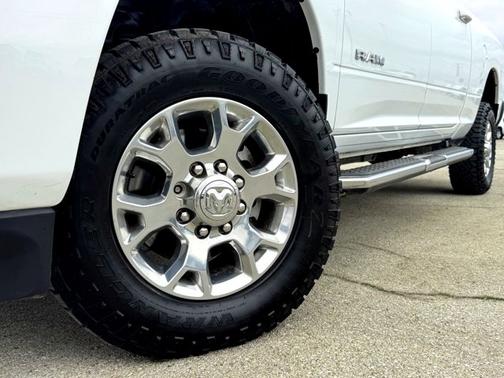 Bright White Clearcoat 2024 RAM 2500 Laramie