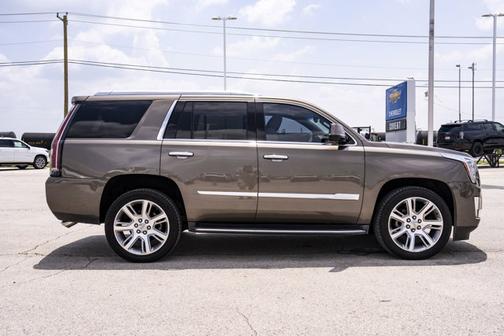2016 Cadillac Escalade Luxury Collection