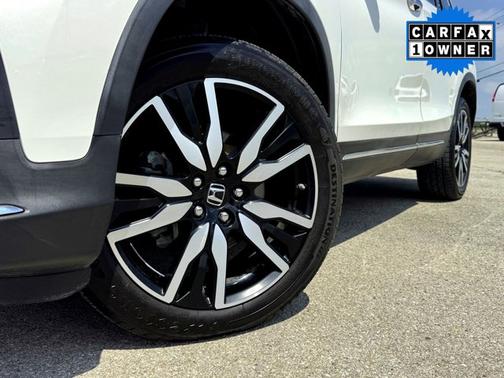 White 2019 Honda Pilot Elite