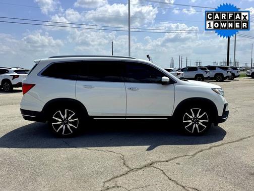White 2019 Honda Pilot Elite