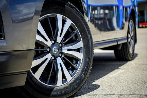 2017 Nissan Pathfinder SV