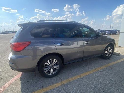 2017 Nissan Pathfinder SV