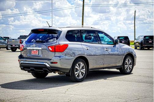2017 Nissan Pathfinder SV