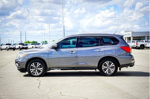 2017 Nissan Pathfinder SV