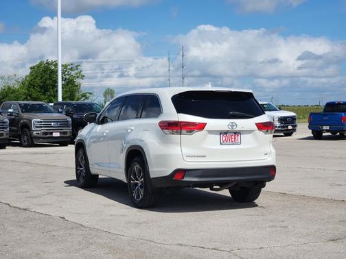 Black 2018 Toyota Highlander LE Plus