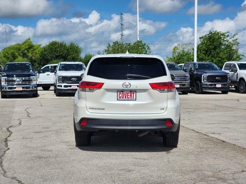 Black 2018 Toyota Highlander LE Plus