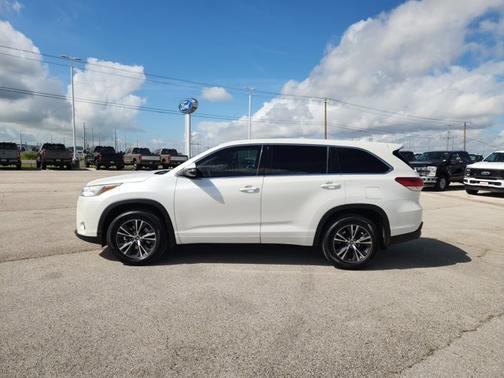 Black 2018 Toyota Highlander LE Plus