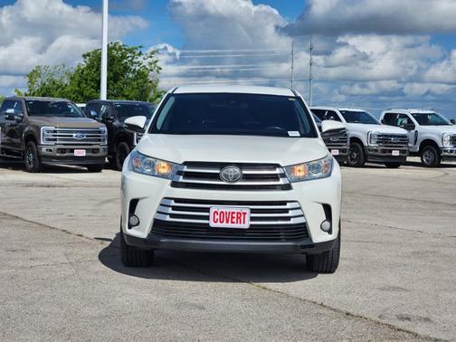 Black 2018 Toyota Highlander LE Plus