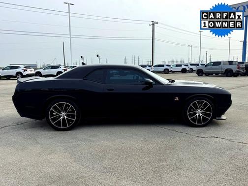 Pitch Black Clearcoat 2018 Dodge Challenger R/T Scat Pack