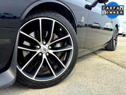 Pitch Black Clearcoat 2018 Dodge Challenger R/T Scat Pack