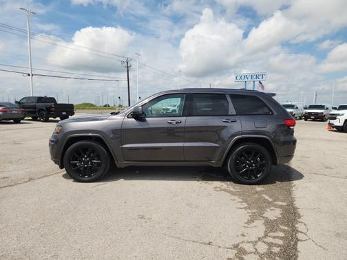 Granite Crystal Metallic Clearcoat 2018 Jeep Grand Cherokee Altitude
