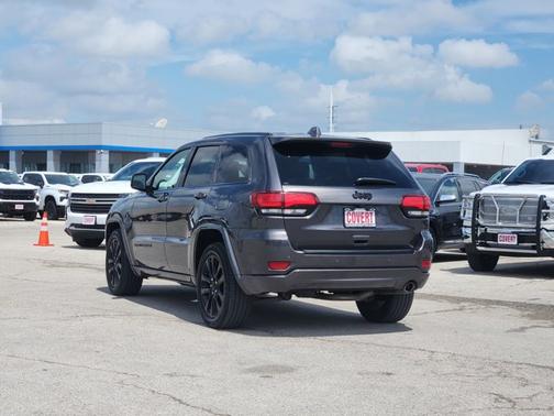 Granite Crystal Metallic Clearcoat 2018 Jeep Grand Cherokee Altitude