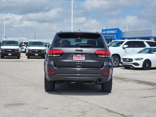 Granite Crystal Metallic Clearcoat 2018 Jeep Grand Cherokee Altitude