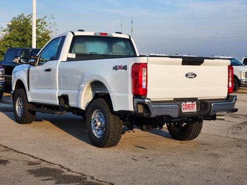 Oxford White 2027 Ford F-350 XL