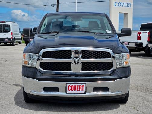 Brilliant Black Crystal Pearlcoat 2019 RAM 1500 Classic Tradesman