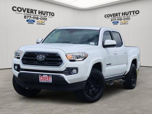 White 2018 Toyota Tacoma SR5