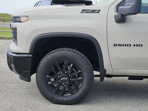 White Sands 2026 Chevrolet Silverado 2500 Custom