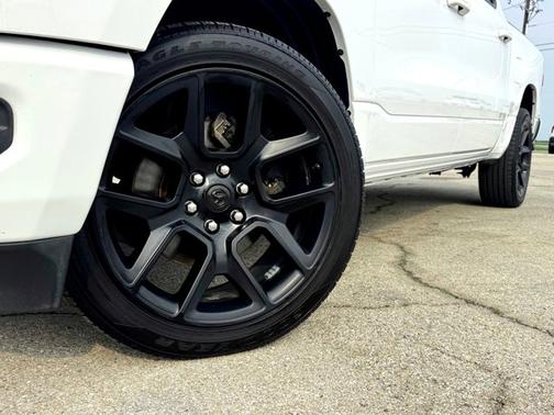 Bright White Clearcoat 2019 RAM 1500 Big Horn