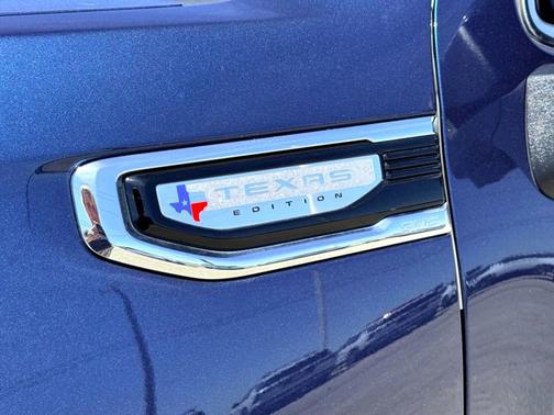 Pacific Blue Metallic 2023 GMC Sierra 1500 SLT