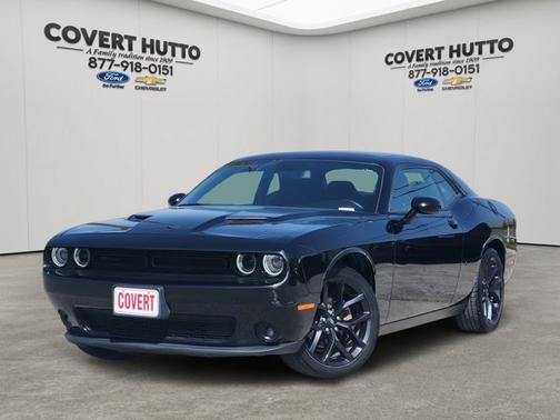 Pitch Black Clearcoat 2022 Dodge Challenger SXT