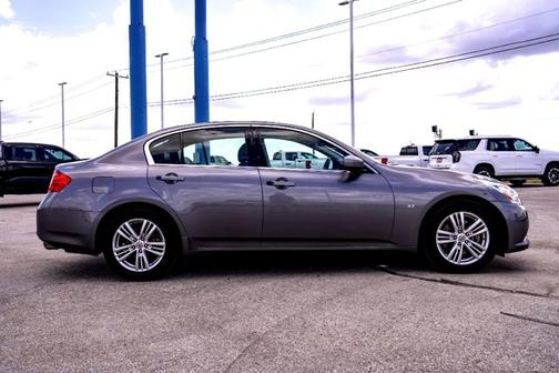 2015 INFINITI Q40 Base