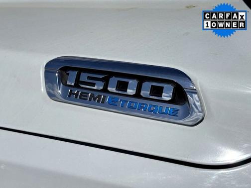 Bright White Clearcoat 2022 RAM 1500 Tradesman