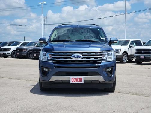 Blue 2018 Ford Expedition XLT