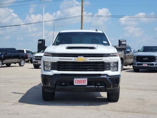 Summit White 2024 Chevrolet Silverado 2500 Custom