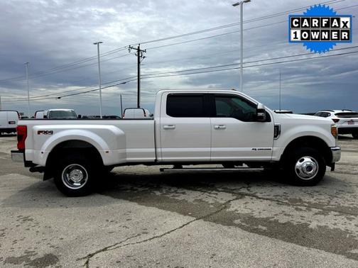 White 2017 Ford F-350 Lariat