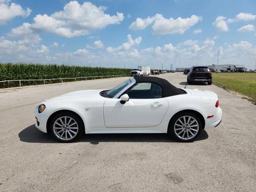 Brillante White 2020 FIAT 124 Spider Lusso