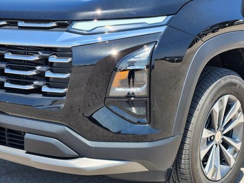 Mosaic Black Metallic 2027 Chevrolet Equinox FWD LT