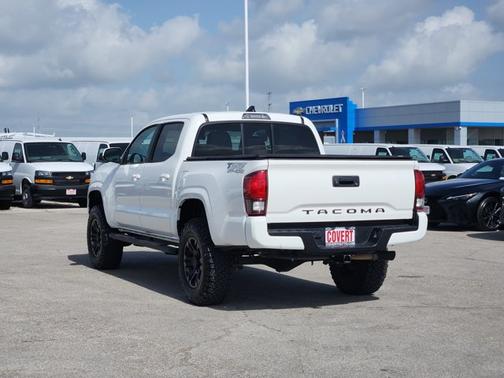 White 2022 Toyota Tacoma SR