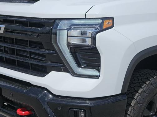 Summit White 2026 Chevrolet Silverado 2500 LT